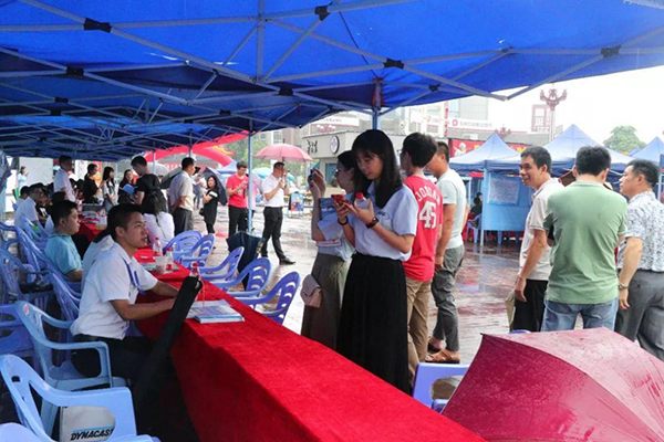 甘肃北方技工学校解答高铁乘务专业学费贵吗？