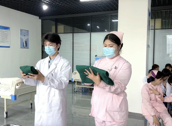 “技能照亮前程”系列活动（五） | 中餐、西点、护理同台PK，谁是你心中的“技能天花板”？