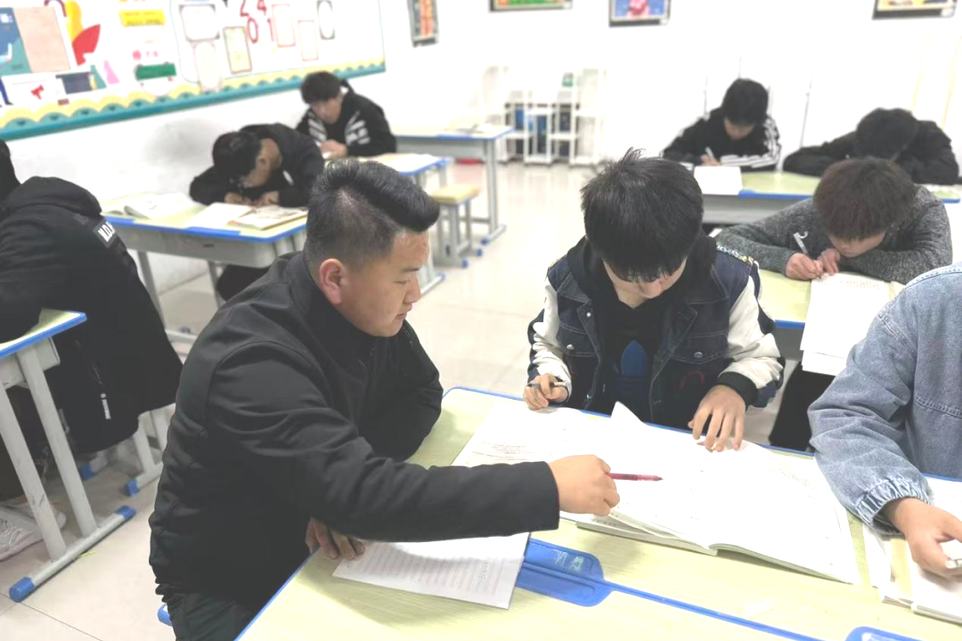 家校共育・赋能成长 | 实训遇压不焦虑！中职生超实用心理调节指南